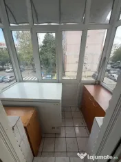 Apartament cu 3 camere, 54 mp, semidecomandat, et 2, zona Cr