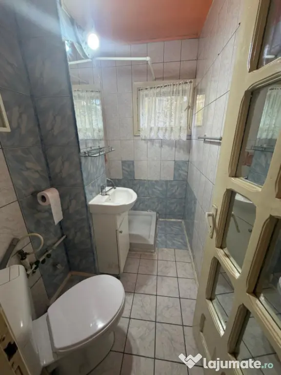 Apartament cu 3 camere, 54 mp, semidecomandat, et 2, zona Cr - Craiova (Dolj)