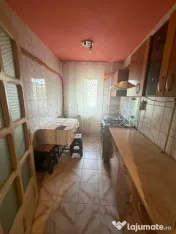 Apartament cu 3 camere, 54 mp, semidecomandat, et 2, zona Cr