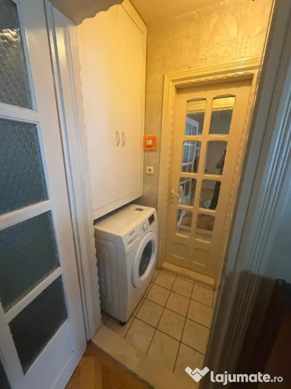 Apartament cu 3 camere, 54 mp, semidecomandat, et 2, zona Cr - Craiova (Dolj)