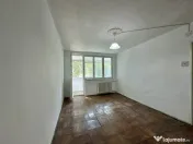 Apartament 2 camere, etaj 2, decomandat - zona Sagului 