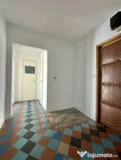 Apartament 2 camere, etaj 2, decomandat - zona Sagului 