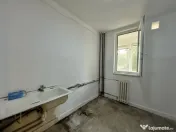 Apartament 2 camere, etaj 2, decomandat - zona Sagului 