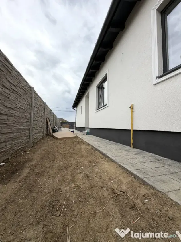Duplex cu 4 camere, 96 mp utili, 16 mp terasa, 370 mp teren - Sag (Timis)