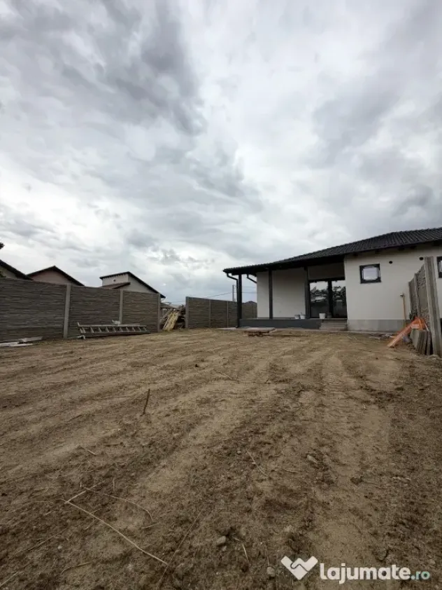 Duplex cu 4 camere, 96 mp utili, 16 mp terasa, 370 mp teren - Sag (Timis)