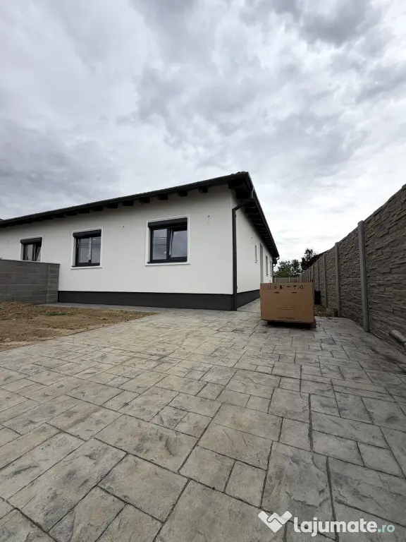 Duplex cu 4 camere, 96 mp utili, 16 mp terasa, 370 mp teren - Sag (Timis)