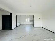 Duplex despartit prin camera tehnica, 3 camere - Beregsau Ma