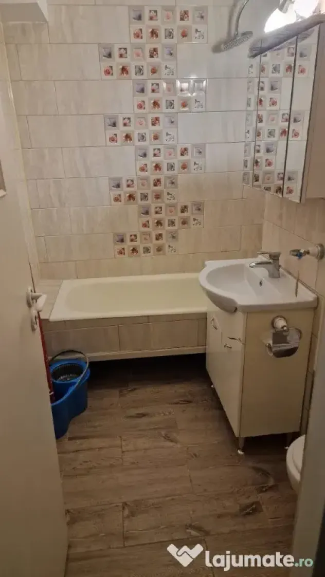 Vând apartament 3 camere, decomandat, in Iasi, str.Vamasoaia, utilat - Iasi (Iasi)