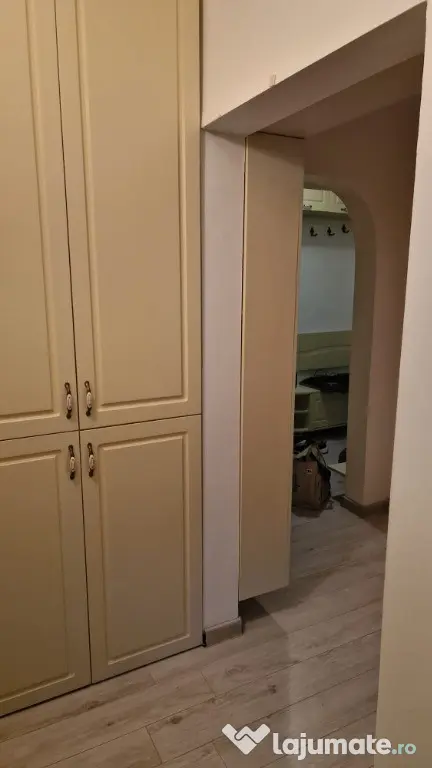 Vând apartament 3 camere, decomandat, in Iasi, str.Vamasoaia, utilat - Iasi (Iasi)