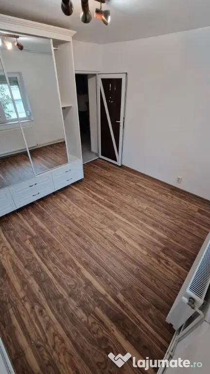 Vând apartament 3 camere, decomandat, in Iasi, str.Vamasoaia, utilat - Iasi (Iasi)