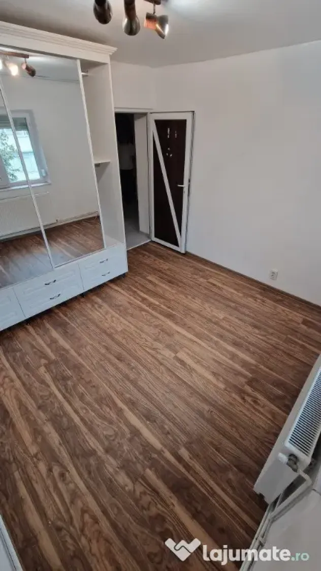 Vând apartament 3 camere, decomandat, in Iasi, str.Vamasoaia, utilat - Iasi (Iasi)