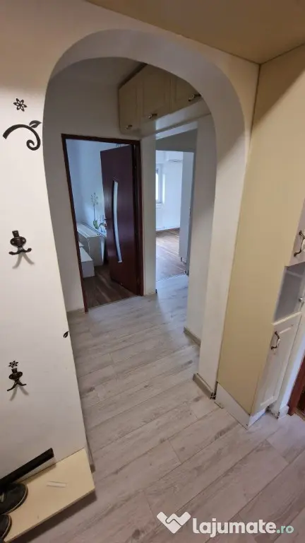 Vând apartament 3 camere, decomandat, in Iasi, str.Vamasoaia, utilat - Iasi (Iasi)