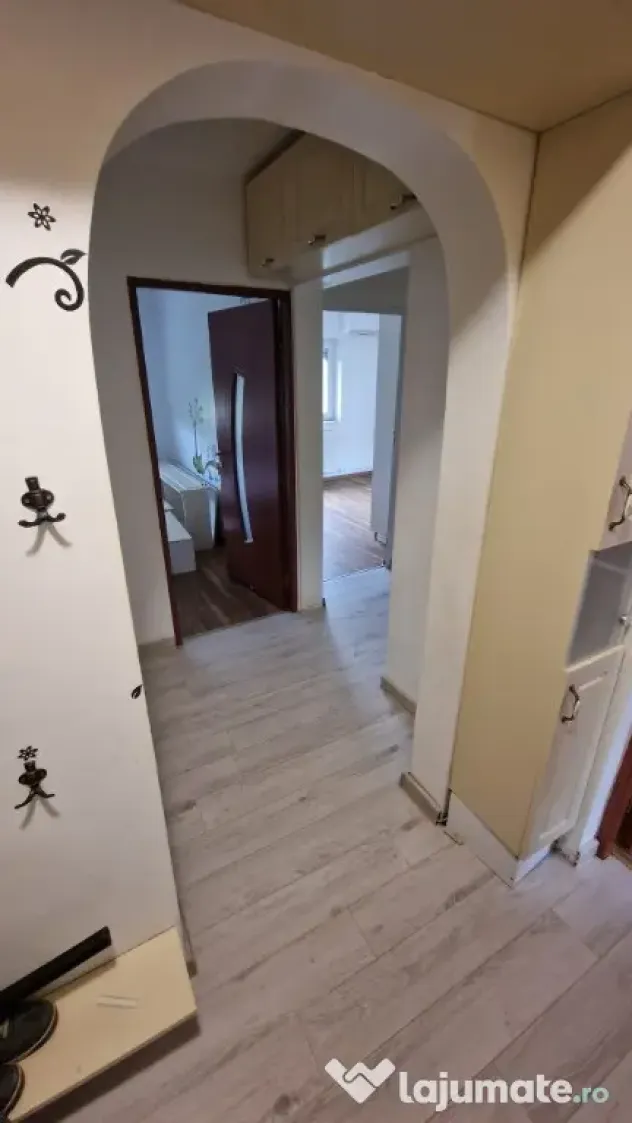 Vând apartament 3 camere, decomandat, in Iasi, str.Vamasoaia, utilat - Iasi (Iasi)