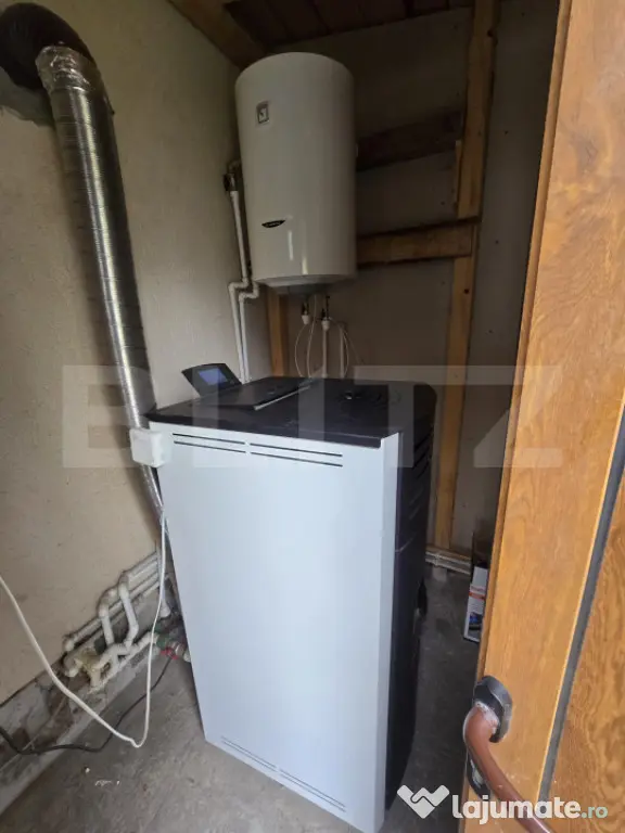 Casă din cărămidă, renovată integral, cu gospodărie î - Cornatelu (Dambovita)