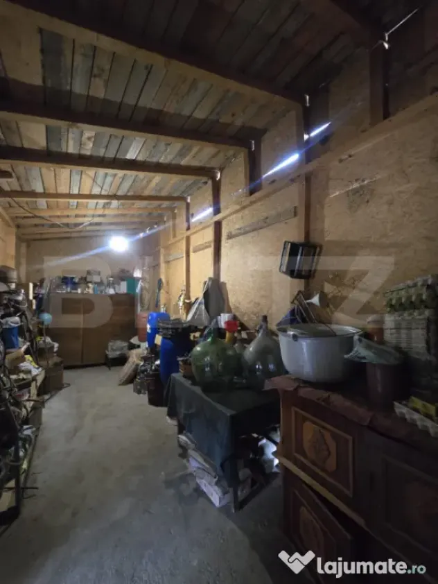 Casă din cărămidă, renovată integral, cu gospodărie î - Cornatelu (Dambovita)
