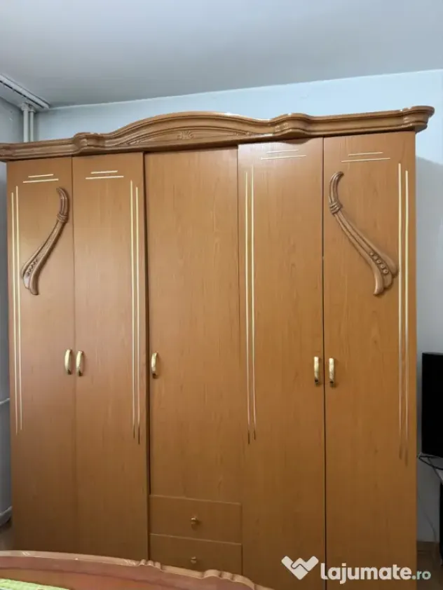 Set Mobilier Dormitor Complet (Șifonier, Pat dublu, Nopțiere, Comodă cu oglindă)