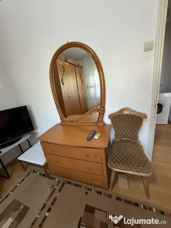 Set Mobilier Dormitor Complet (Șifonier, Pat dublu, Nopțiere, Comodă cu oglindă)