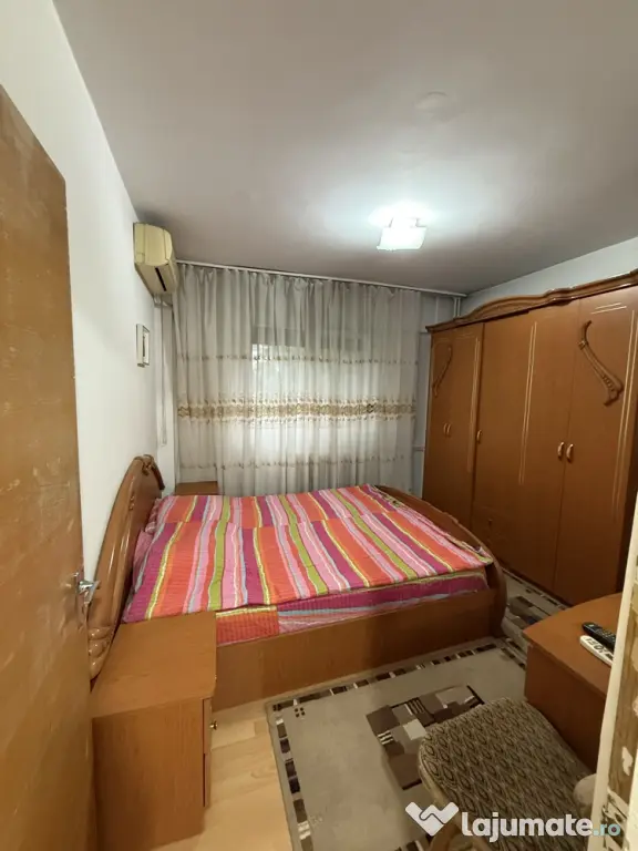Set Mobilier Dormitor Complet (Șifonier, Pat dublu, Nopțiere, Comodă cu oglindă)