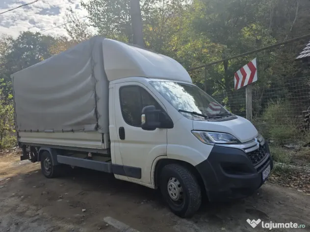 Camioneta Citroen Jumper cu prelată si lift