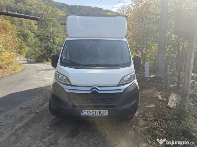 Camioneta Citroen Jumper cu prelată si lift