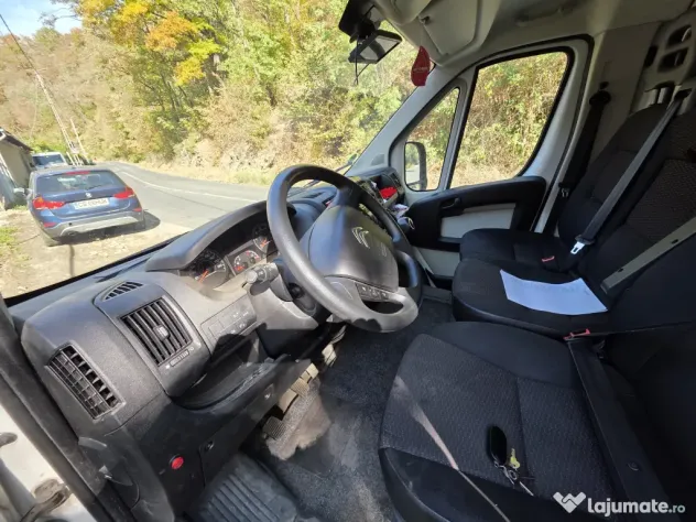 Camioneta Citroen Jumper cu prelată si lift