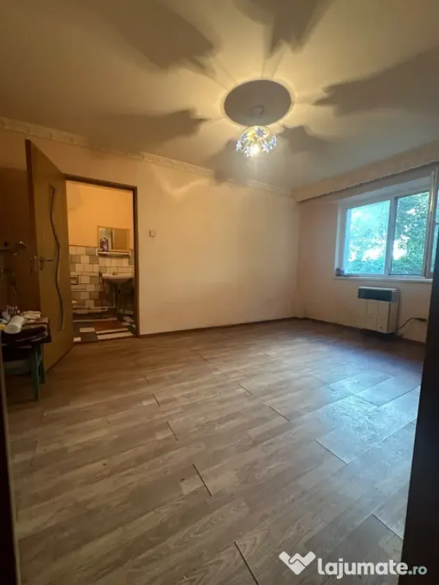- Garsoniera la parter in Viziru 3. - Braila (Braila)
