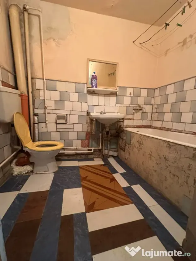 - Garsoniera la parter in Viziru 3. - Braila (Braila)
