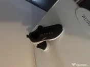 Adidasi sketchers 
