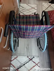 Scaun pliabil nou, cu roti 