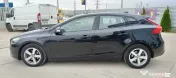 ...Volvo V 40...