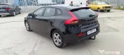 ...Volvo V 40...
