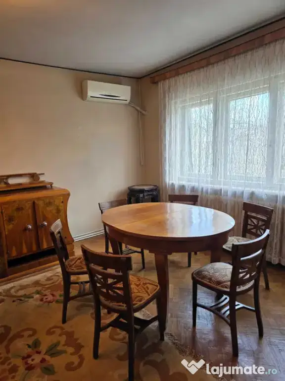 Set sufragerie anii '50: masă extensibilă + 6 scaune – stare impecabilă