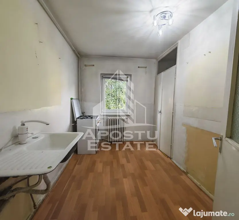Apartament de vanzare cu 3 camere, 2 bai, 2 balcoane, zona Aradului - Timisoara (Timis)