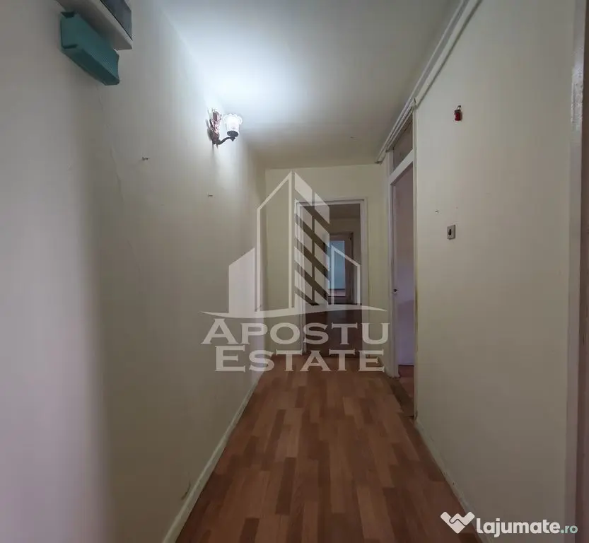 Apartament de vanzare cu 3 camere, 2 bai, 2 balcoane, zona Aradului - Timisoara (Timis)