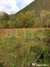 ???? Teren drept, 1.300 mp, două fronturi și panoramă spr