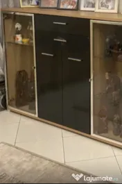 Biblioteca moderna si comoda cu sertare si usi sticla 