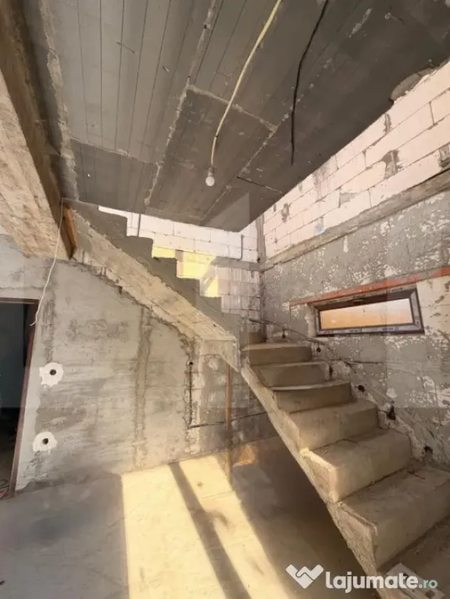 Casa P+1, Bariera Valcii, suprafata parter+etaj 200 mp - Craiova (Dolj)