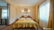 Comision 0 %! Pensiune cu 12 camere de vânzare, str. De Mijloc!