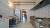 Comision 0 %! Pensiune cu 12 camere de vânzare, str. De Mijloc!