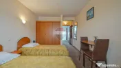Comision 0 %! Pensiune cu 12 camere de vânzare, str. De Mijloc!