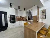 Apartament cu 2 camere complet renovat - Piața 1 Decembrie 