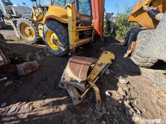 Cutie de viteze buldoexcavator New Holland LB 115 B piese - Seini (Maramures)