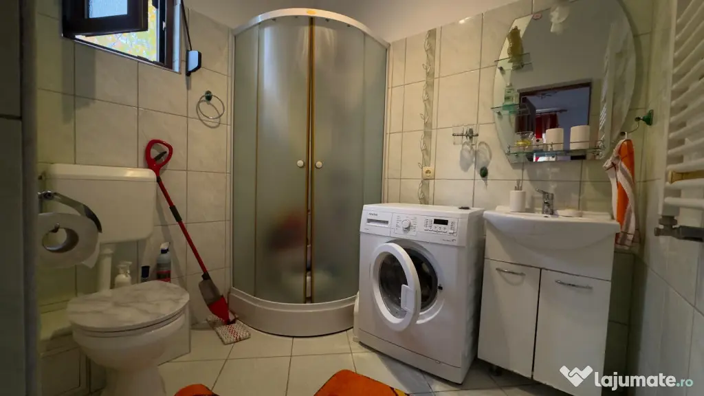 Casa individuala cu 4 camere, 2 fronturi stradale, zona Lipo - Timisoara (Timis)