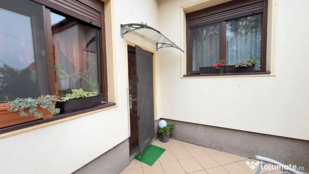 Casa individuala cu 4 camere, 2 fronturi stradale, zona Lipo - Timisoara (Timis)