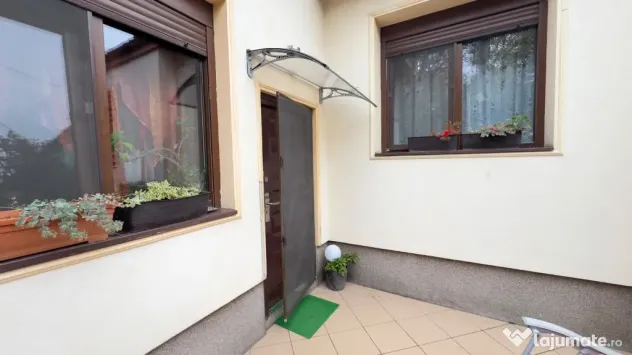 Casa individuala cu 4 camere, 2 fronturi stradale, zona Lipo - Timisoara (Timis)