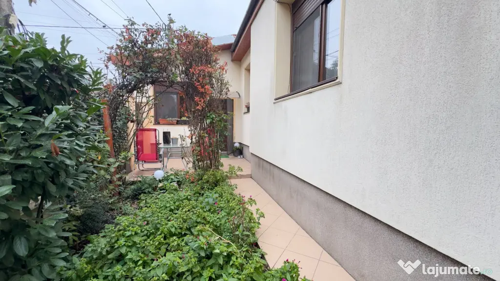 Casa individuala cu 4 camere, 2 fronturi stradale, zona Lipo - Timisoara (Timis)