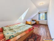 Proprietate deosebita in Padureni: 2 case, domeniu de 3.800m 
