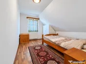 Proprietate deosebita in Padureni: 2 case, domeniu de 3.800m 