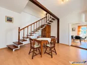 Proprietate deosebita in Padureni: 2 case, domeniu de 3.800m 