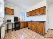 Proprietate deosebita in Padureni: 2 case, domeniu de 3.800m 